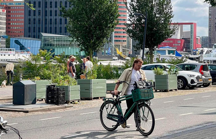 Opening Superstraat plantenbakken