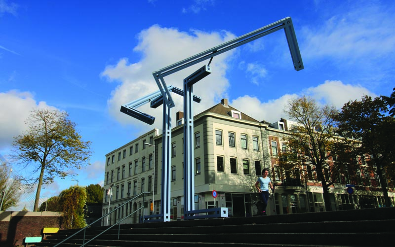 Kinetische object Mobile, gemaakt door de Haarlemse kunstenaar Dik Box Kinetische object Mobile, gemaakt door de Haarlemse kunstenaar Dik Box